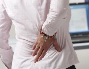Sindrom radikular dalam osteochondrosis menyebabkan sakit belakang di kawasan lumbar
