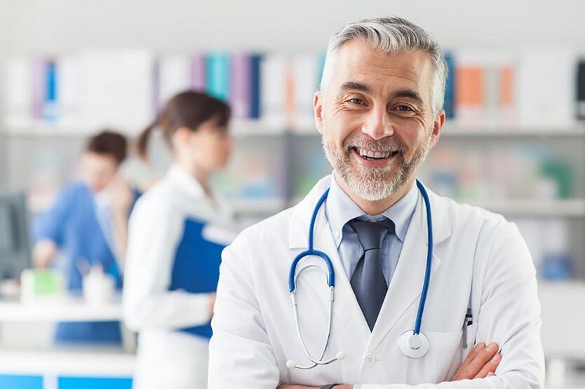 Doktor merawat osteoarthritis